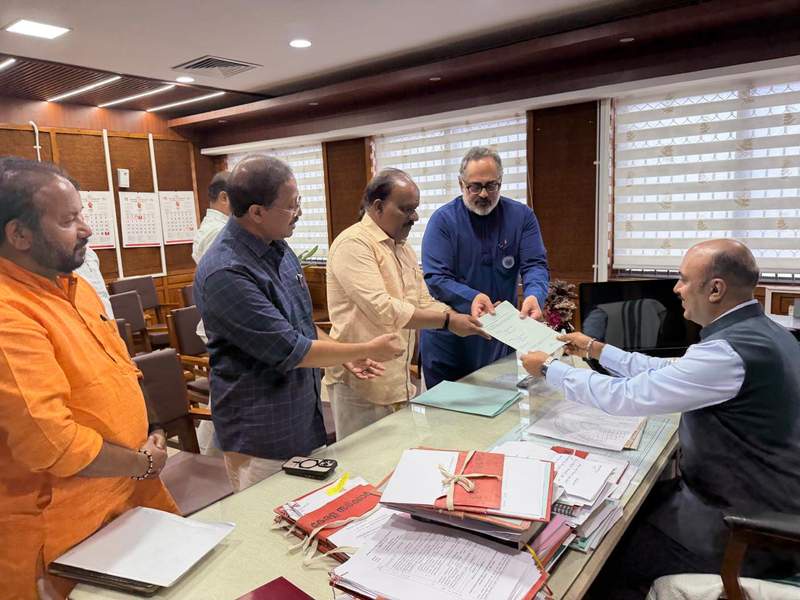 Image from: Amid row over using caste surname, Satheesan takes MLA oath using 'Damodara Menon' again
