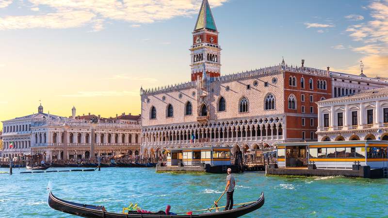 Image from: In Venice, this luxurious palace tells the story of the Serenissima’s power (it’s a true gothic masterpiece!)