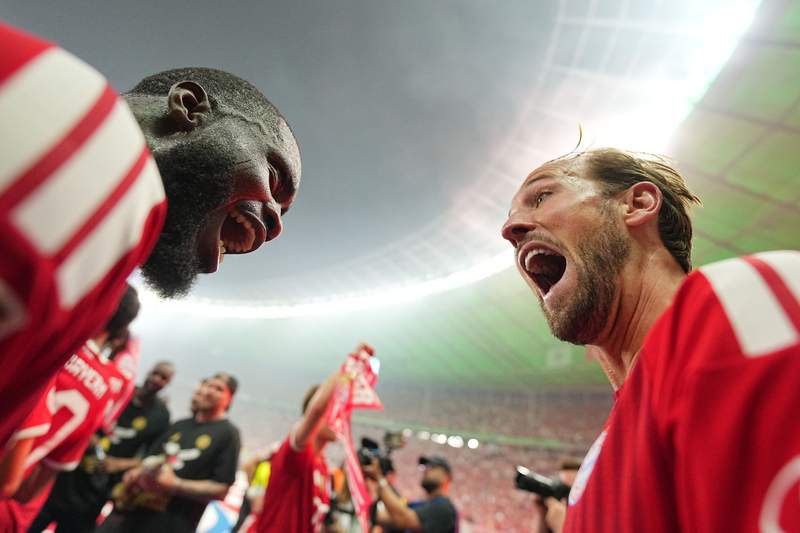 Image from: Guess who's back: Kane leads Bayern to first Cup win in six years