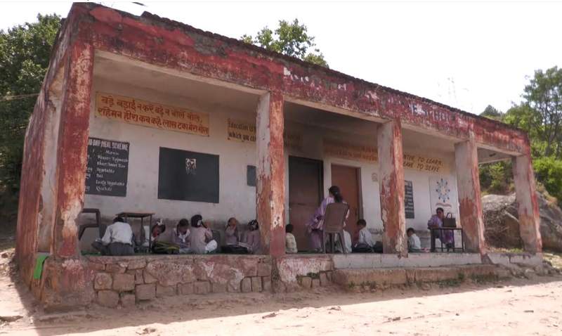 Image from: J-K: Students face safety crisis as govt middle school in Manglian develops cracks