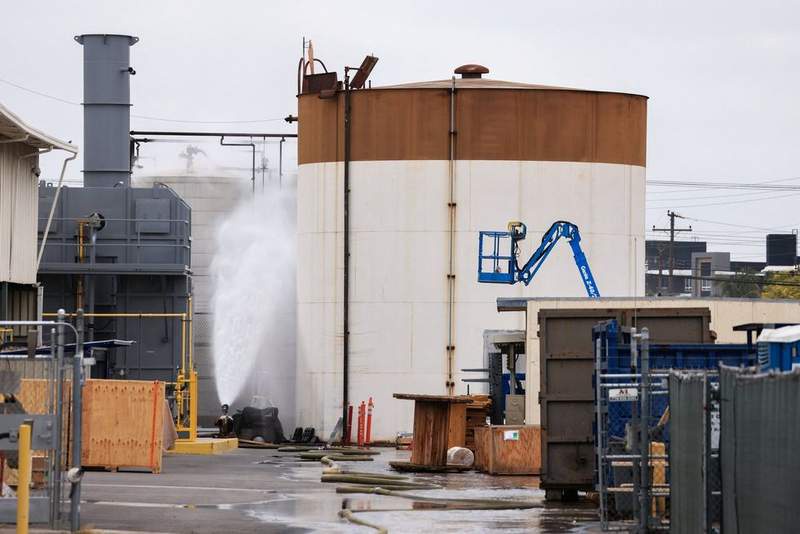 Image from: Tens of thousands ordered to evacuate amid threat of chemical explosion in California