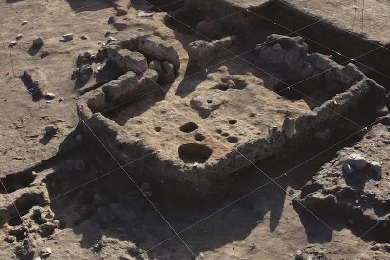 Image from: Workers Building a Railway in Northern Mexico Uncovered a Hidden 1,200-Year-Old Village Beneath Their Feet