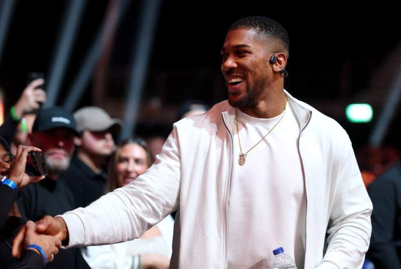 Image from: Anthony Joshua drops surprising verdict on Usyk vs Verhoeven stoppage controversy