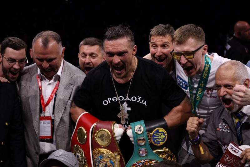 Image from: Chaos at the scorecards — Usyk vs. Verhoeven verdict triggers massive fan backlash