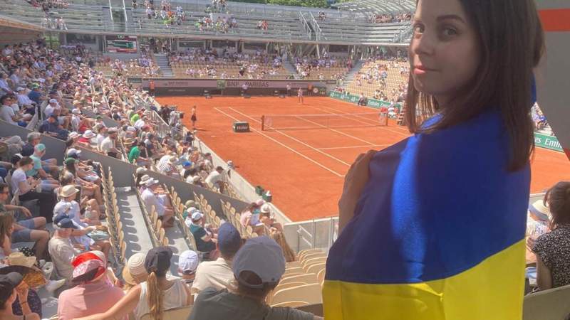 Image from: Tearful Kostyuk speaks of Ukraine missile attack after 'most difficult' French Open win