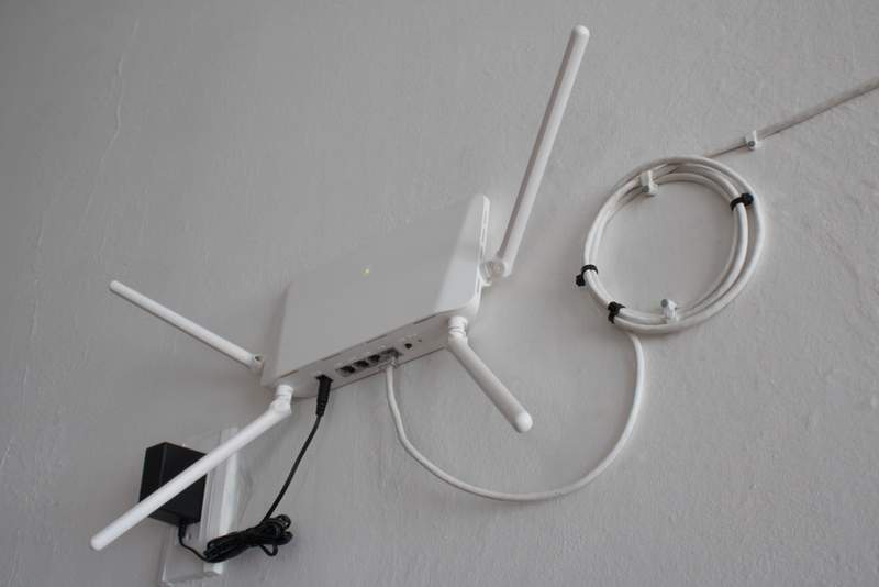 Image from: Why Do They Recommend Placing a Coin on Your Wi-Fi Router, and What Happens If You Try It?