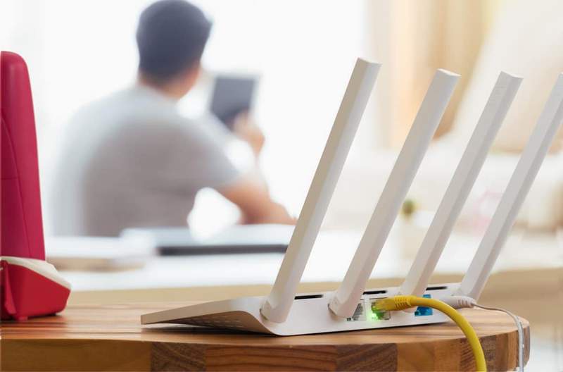 Image from: Why Do They Recommend Placing a Coin on Your Wi-Fi Router, and What Happens If You Try It?