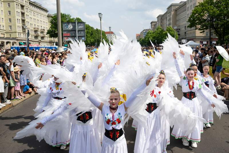 Image from: Crowds gather to celebrate Berlin's diversity at Carnival of Cultures