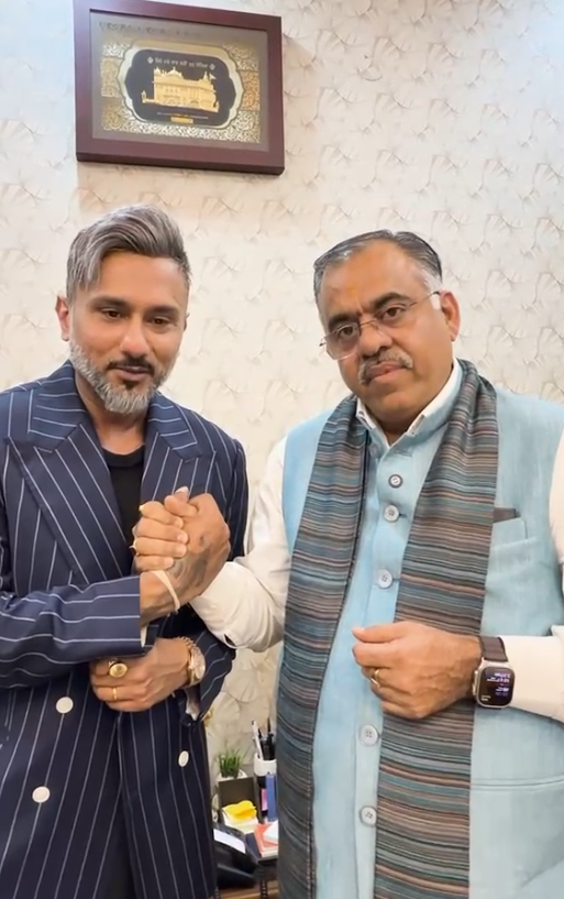 Image from: Singer Honey Singh meets BJP's Tarun Chugh, discusses drug-free Punjab campaign