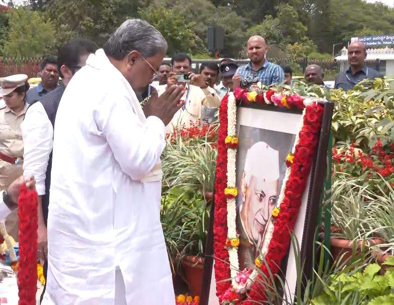 Image from: "We'll talk about it tomorrow:" Siddaramaiah maintains stoic silence amidst leadership change reports