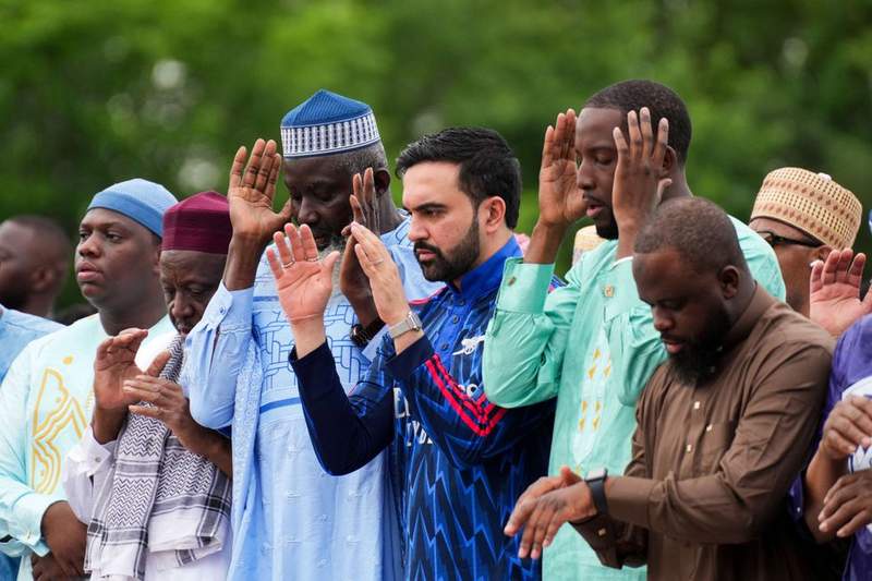 Image from: New York mayor Zohran Mamdani wears Arsenal-themed kurta for Eid al-Adha ceremony