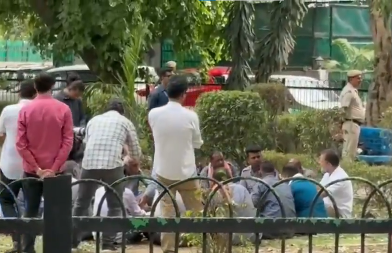 Image from: Rahul Gandhi interacts with auto drivers in Delhi, shares meal; assures to raise issues in Parliament