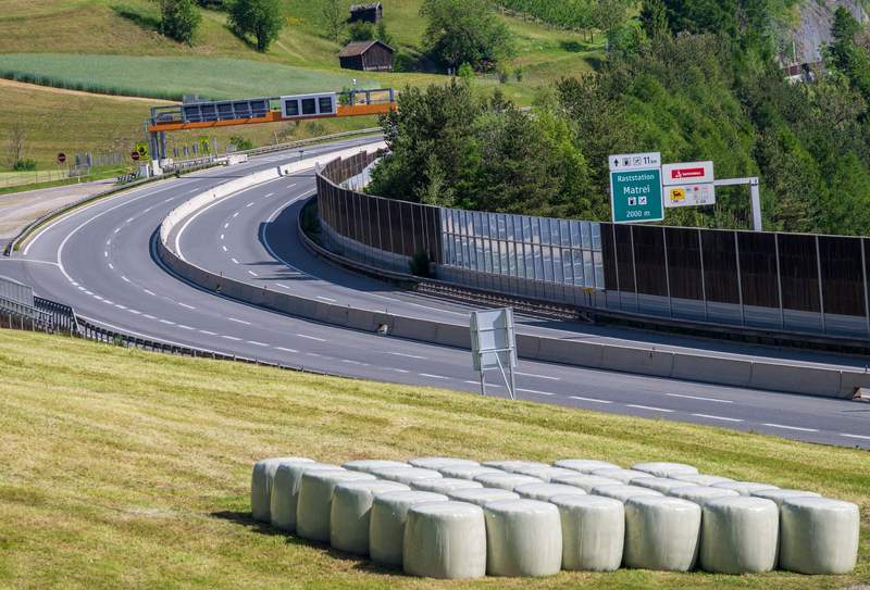 Image from: Traffic flows smoothly at Brenner Pass before closures linked to demo
