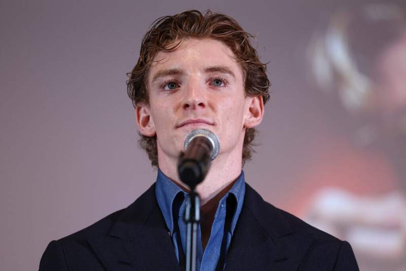 Image from: Anthony Gordon reveals how he managed to speak fluent Spanish at Barcelona unveil despite being English