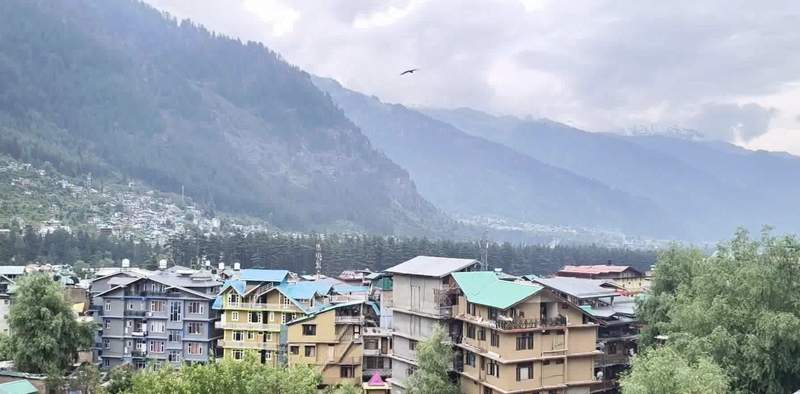Image from: Weekend rush boosts tourism in Manali as visitors flock to escape scorching heat