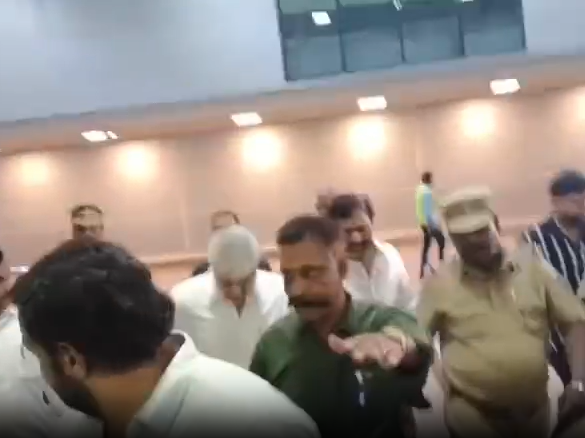 Image from: Ajith Kumar returns to Chennai after mother Mohini Mani's demise