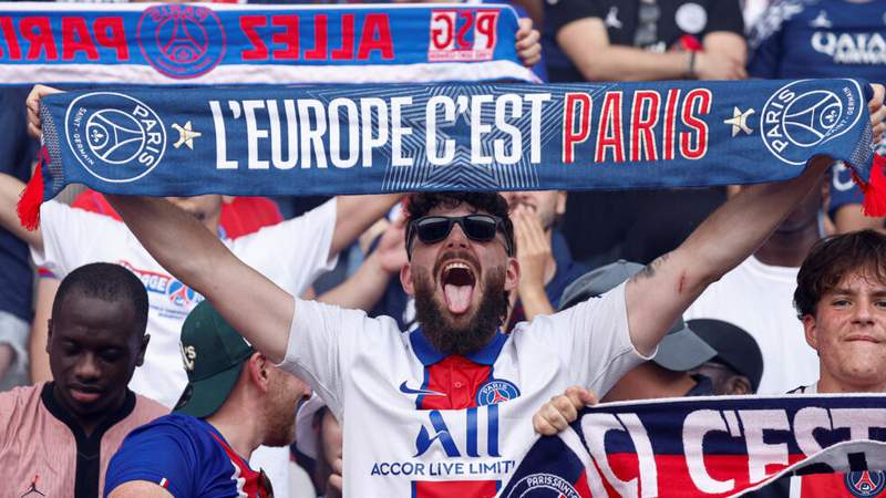 Image from: Live: Fans greet European champions PSG after night of unrest in Paris
