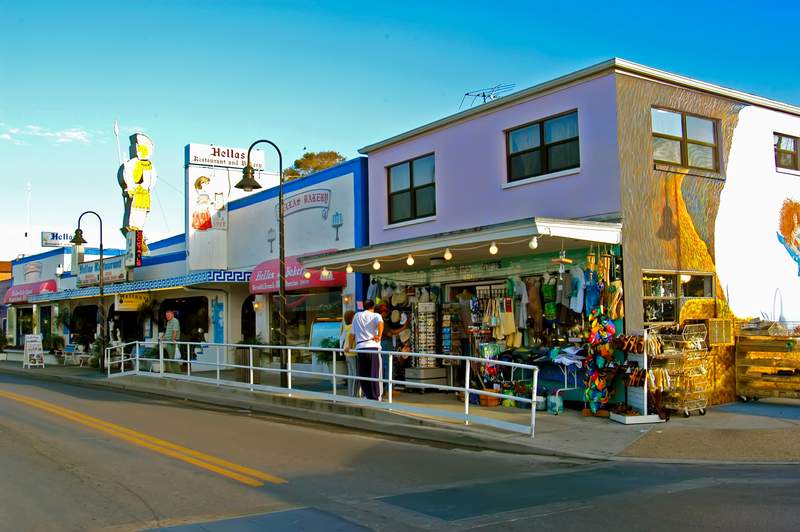 Image from: In the US, this place in Florida is nicknamed ‘Little Greece’, and it’s totally worth the trip