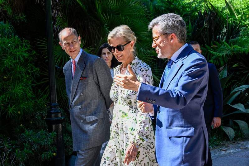 Image from: Duke and Duchess of Edinburgh kick off Portugal trip as they tour Lisbon in historic tram