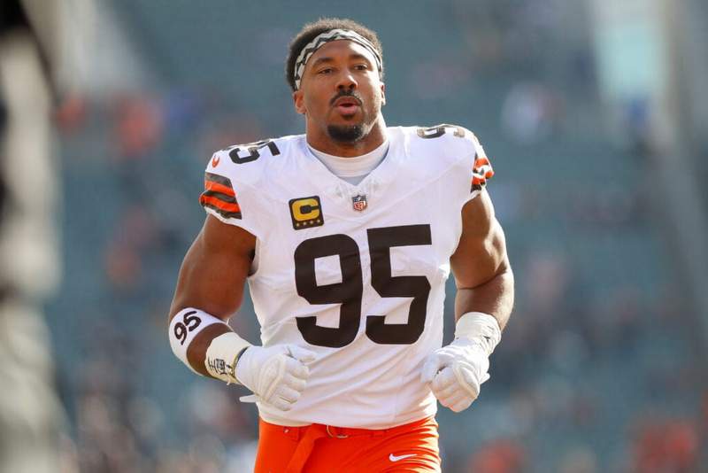 Image from: NFL fans all feel the same about Aaron Donald’s Rams return after Myles Garrett trade