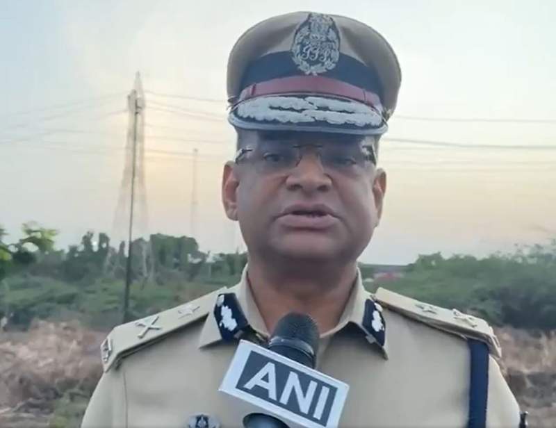 Image from: Gujarat: Seven killed, 38 injured in head-on collision between two Maharashtra buses in Surat