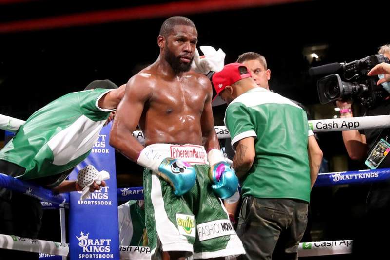 Image from: Floyd Mayweather training clip sparks concern among fans before Zambidis exhibition
