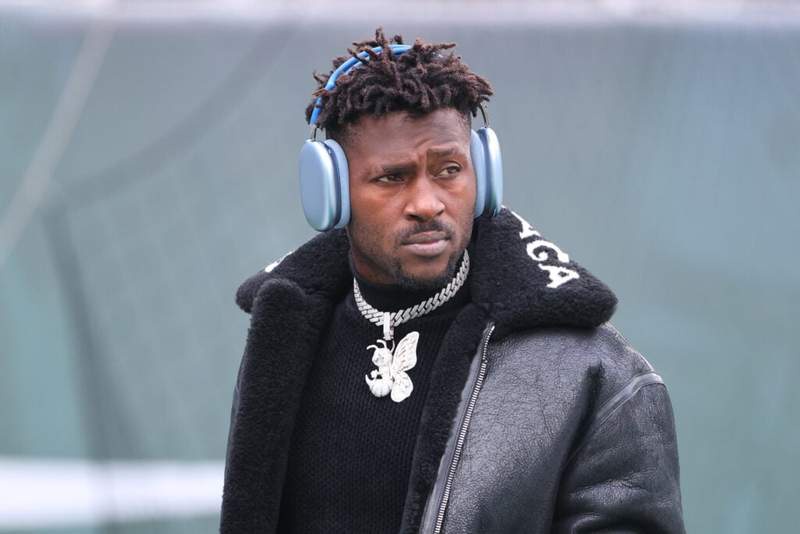 Image from: Antonio Brown explains his reasoning for making fun of NFL legend Deion Sanders