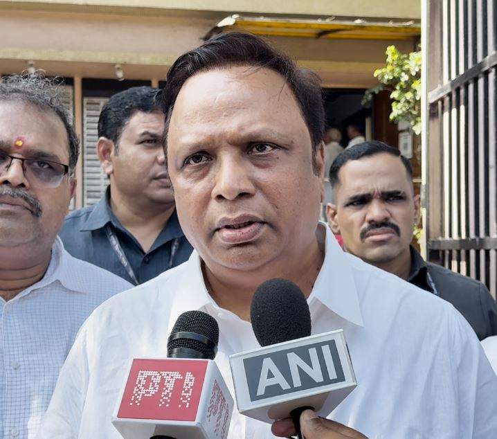 Image from: Great loss to film industry: Maharashtra Minister Ashish Shelar, actor Govvind Namdev mourn demise of producer Pahlaj Nihalani