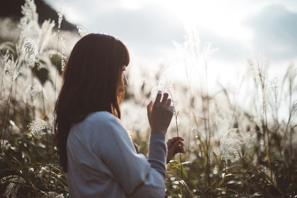 3 Manifestation Rituals For June 2023's Full Strawberry Moon