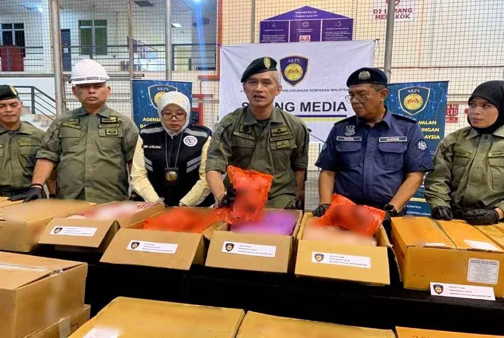 Photo by Dato' Seri Dr. Zulkifli Mohamad al-Bakri on October 20, 2026. May be an image of military uniform and text.