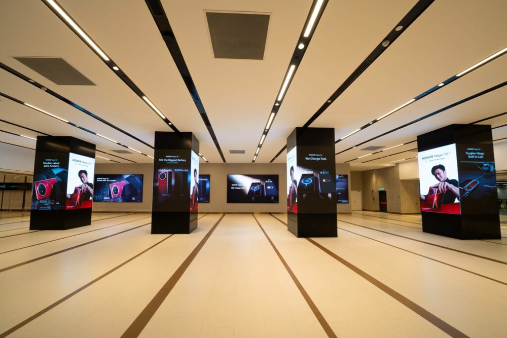 Image from: HONOR Magic V6 Takes Aim at Foldable Rivals With Giant “Scoreboard” Takeover at TRX