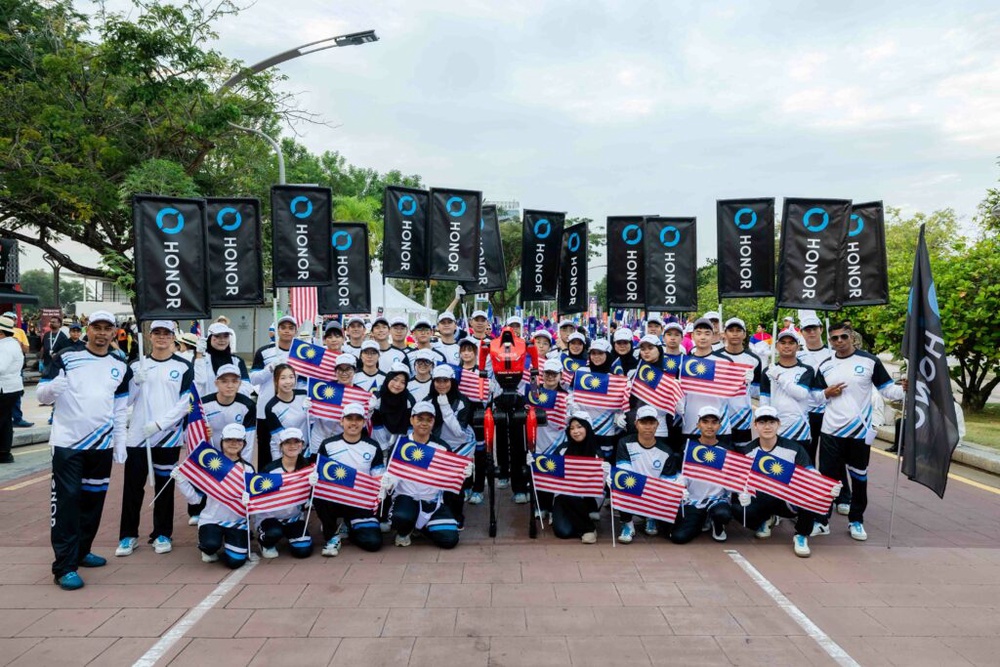 Image from: HONOR X9e Pro Makes Surprise Malaysia Debut at National Day Parade Alongside D1 Humanoid Robot