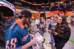 HWMTL EventPhoto7 Autograph