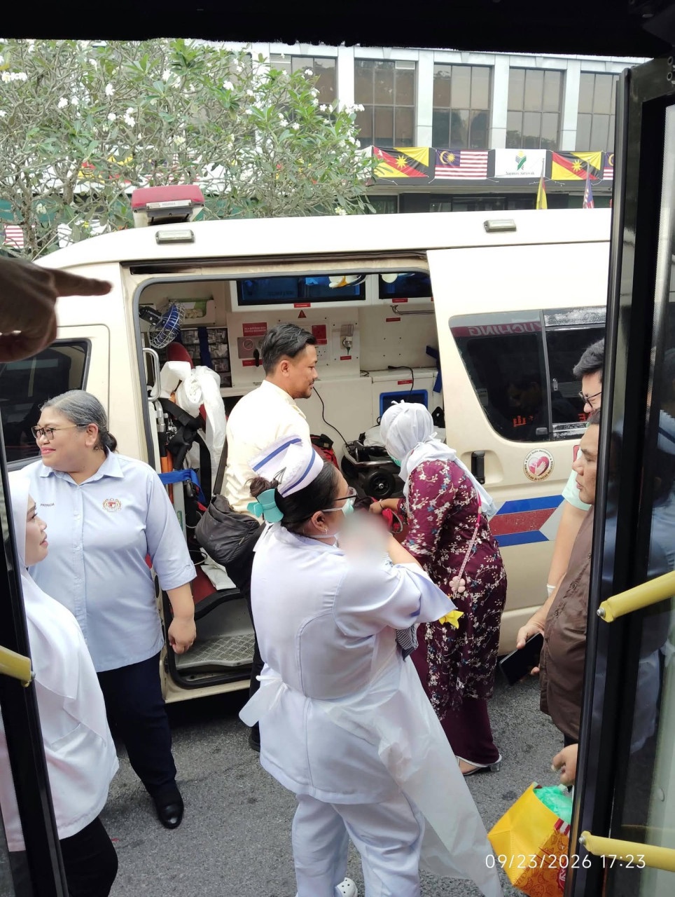 Image from: Kuching: Woman gives birth in public bus outside health clinic
