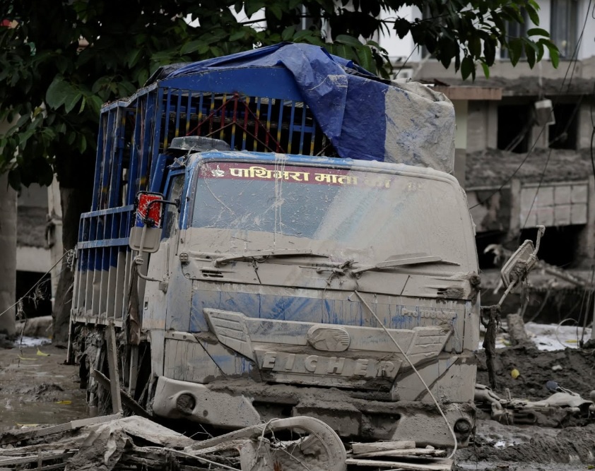 Image from: Nepal: Mudslide destroys village, 95 dead, 17 Malaysian tourists reportedly missing (video)