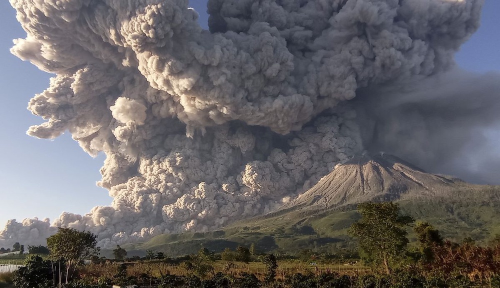 Image from: Mount Sinabung erupts again, forcing over 600 to evacuate
