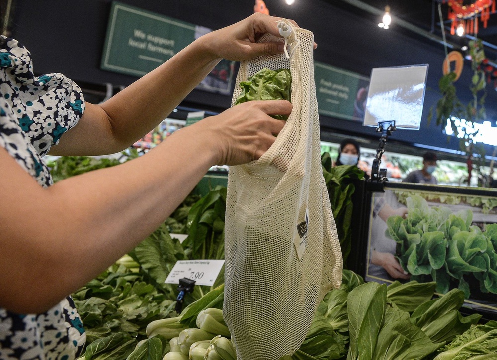 Image from: Selangor finalising mechanism for single-use plastic bag ban