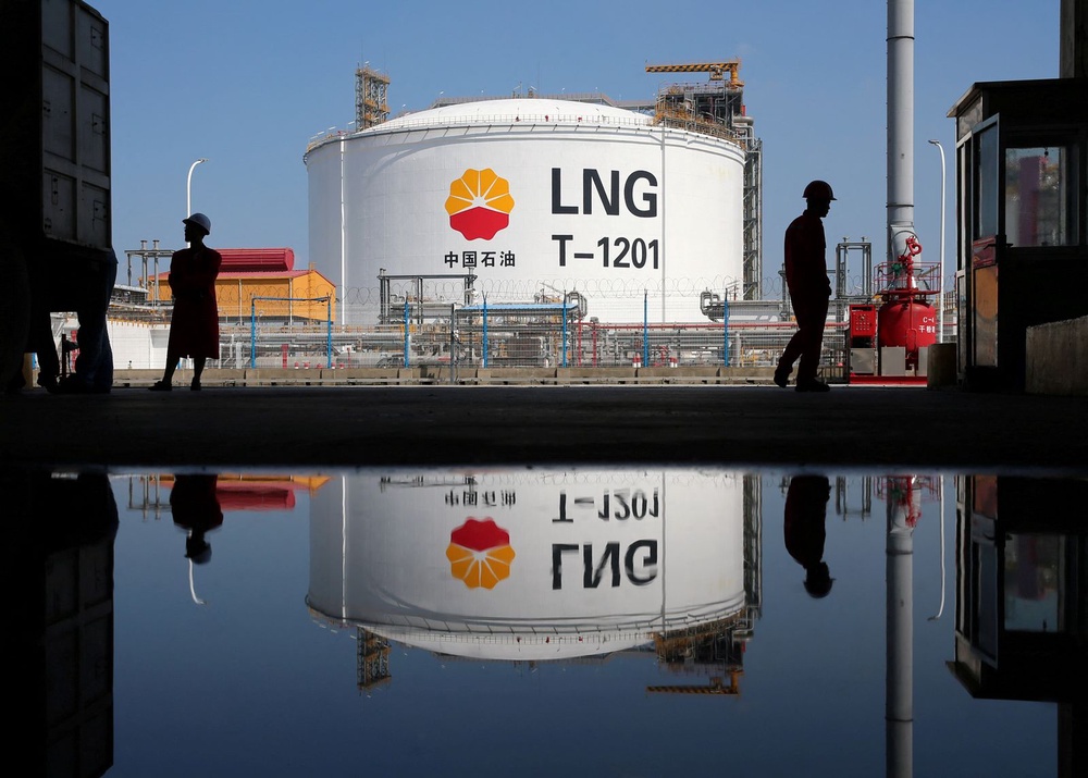 Image from: Oil price drops more than two pct on talks over diesel, crude stock releases