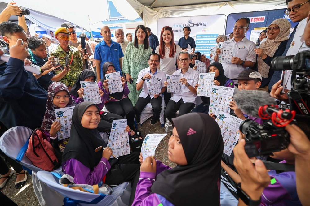 Image from: Peranti bukan pengasuh, ibu bapa perlu kuasai ‘digital parenting’