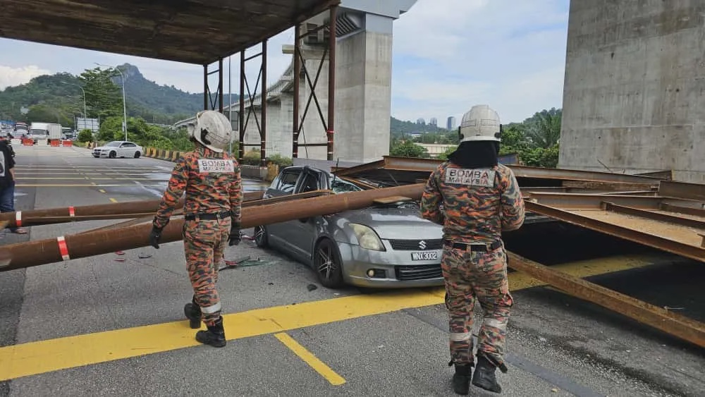 Skylift collision cause of ECRL scaffolding collapse along MRR2