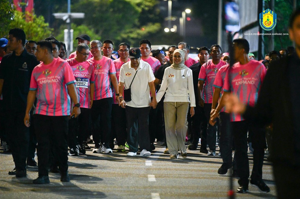 Royal couple attends Saturday Night Run Ampang