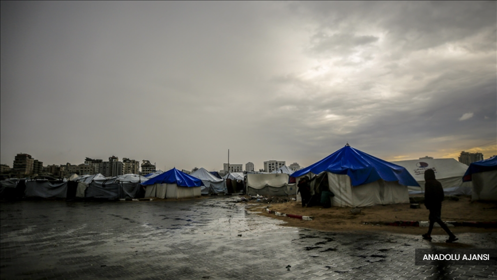 Heavy rains turn Gaza camps into disaster zones