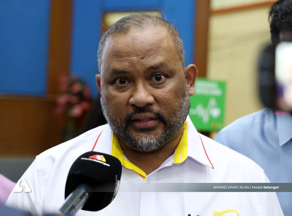 Image from: Illegal dumping persists despite KDEBWM sealing off Shah Alam site