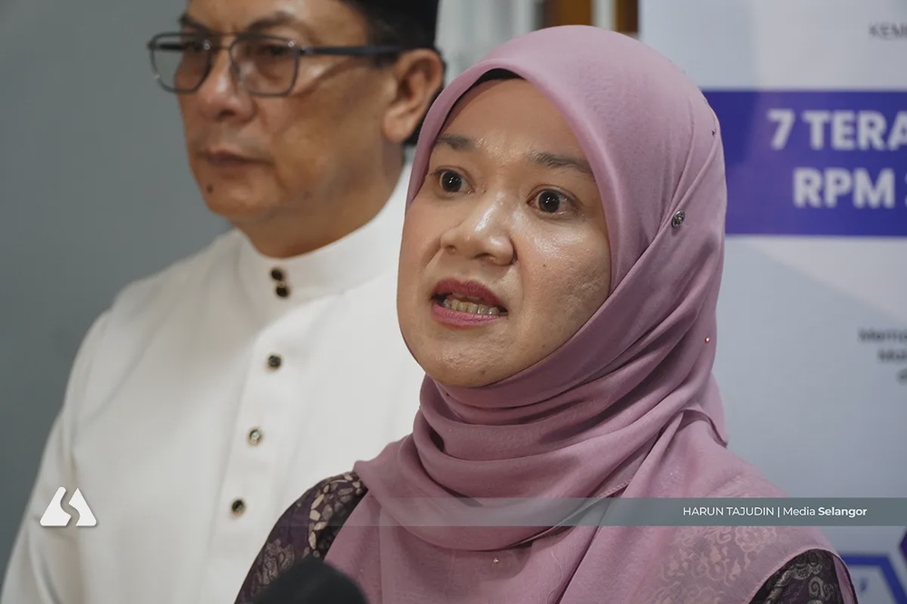 Image from: Fadhlina bergelar Datuk Seri, Ziana Zain Datuk antara penerima darjah kebesaran Melaka