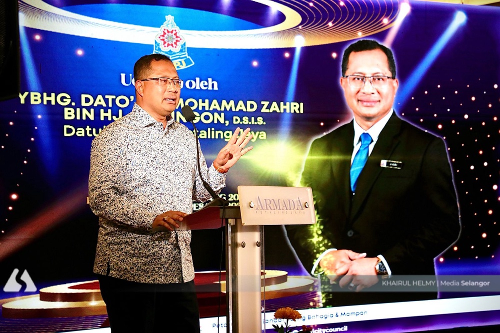 Image from: 149 warga MBPJ terima anugerah cemerlang, 25 pesara turut diraikan