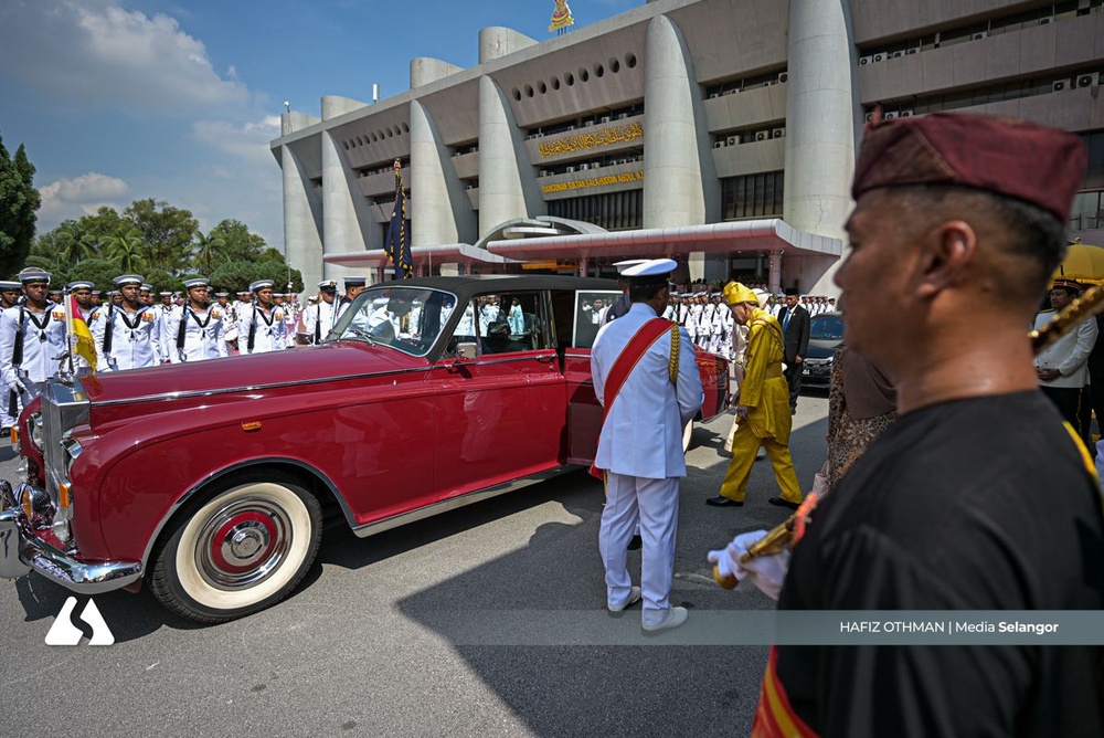 Image from: Selangor State Legislative Assembly opens with Royal ceremony graced by Sultan