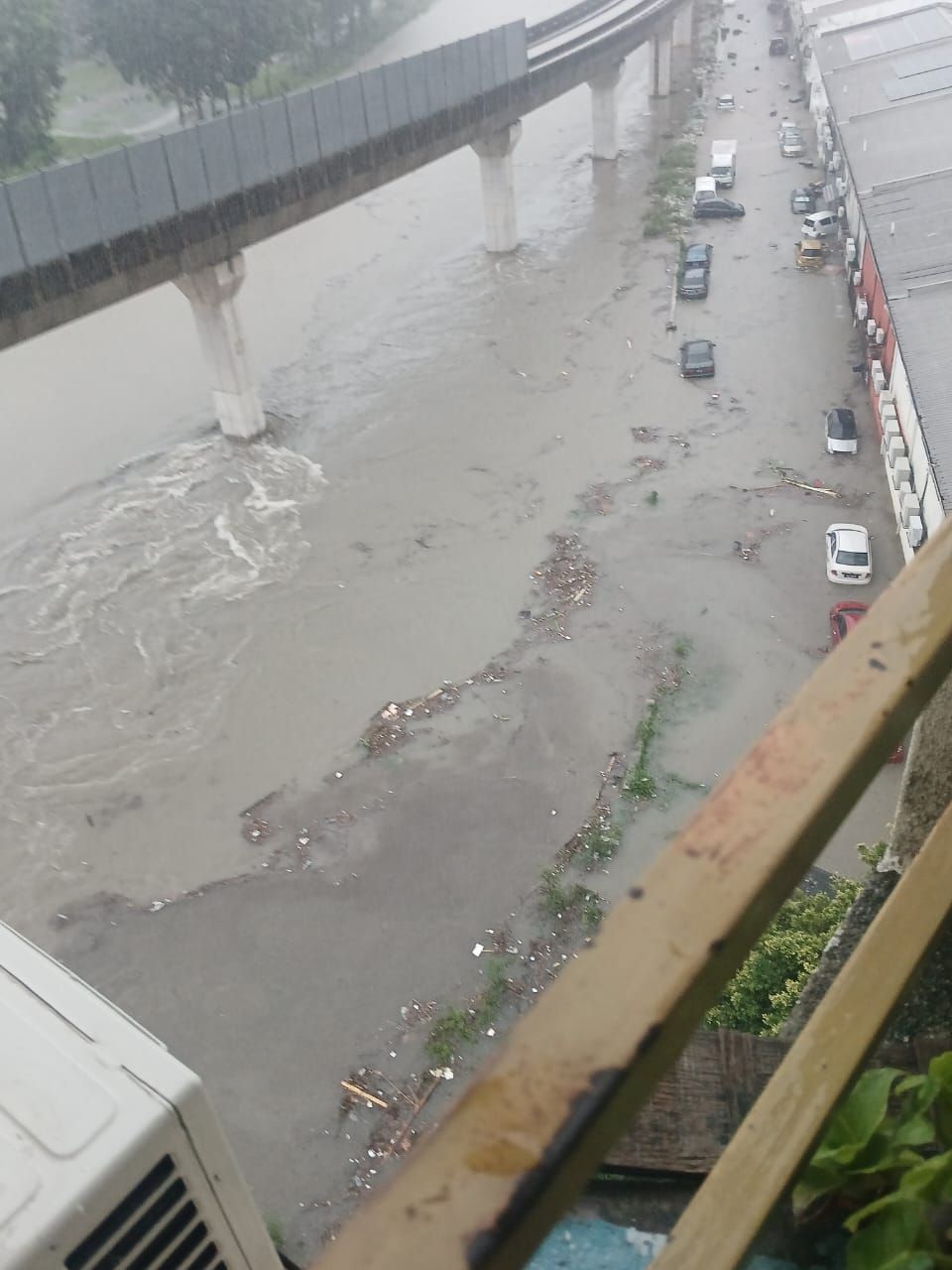 Image from: 豪雨来袭·集水区暴涨倒灌 千百家村20户民宅闪电水灾