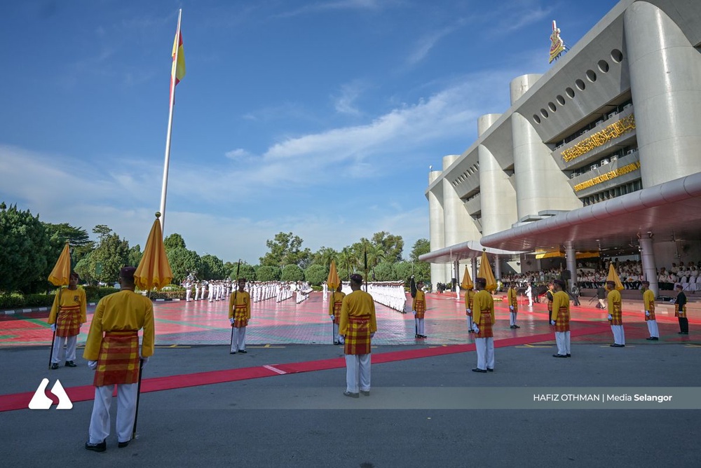 Image from: Selangor State Legislative Assembly opens with Royal ceremony graced by Sultan