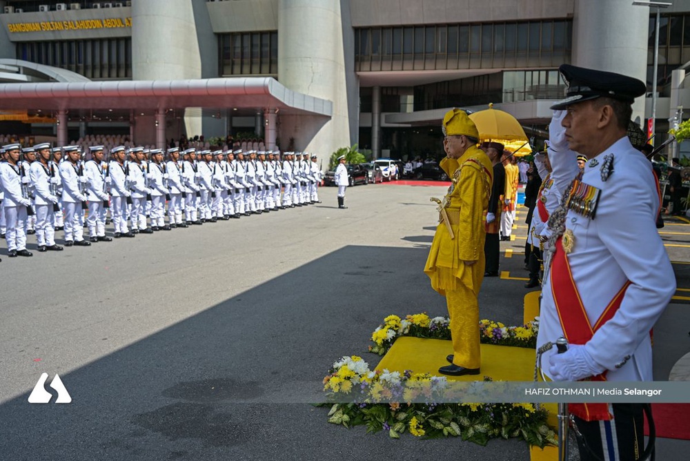 Image from: Selangor State Legislative Assembly opens with Royal ceremony graced by Sultan