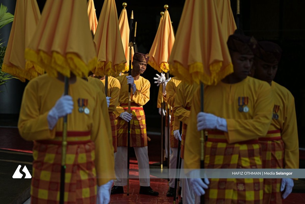 Image from: Selangor State Legislative Assembly opens with Royal ceremony graced by Sultan